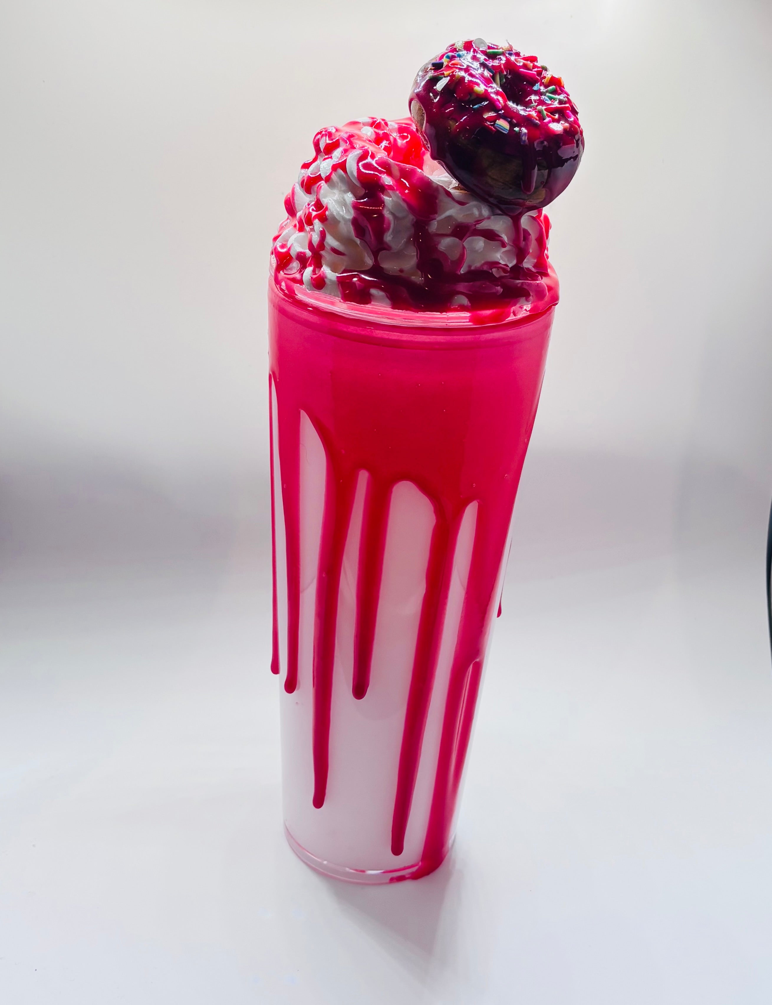 24oz vanilla milkshake with specialty topper