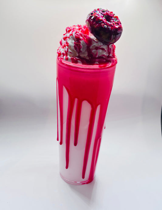 24oz vanilla milkshake with specialty topper